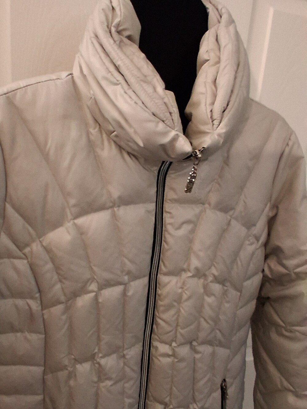 GUESS DUCK FEATHER DOWN PUFFER JACKET - Picture 7 of 10